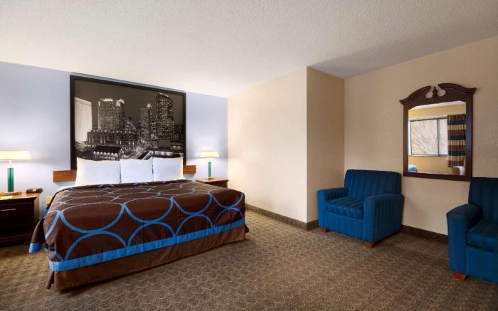 Super 8 By Wyndham Charlotte University
