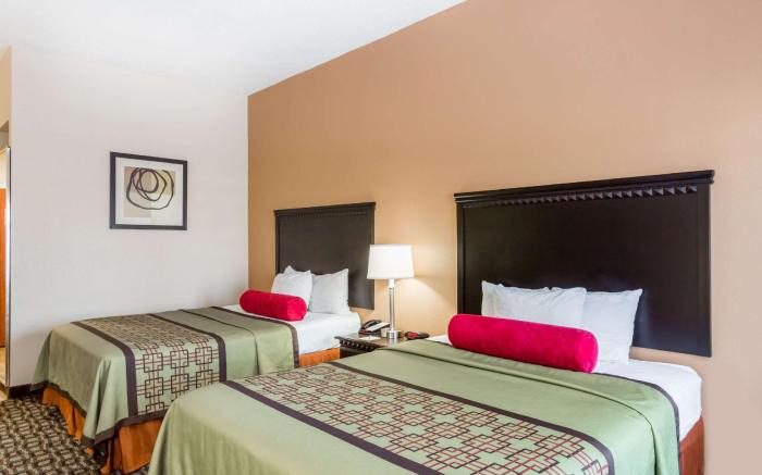 Days Inn & Suites by Wyndham Savannah North I-95
