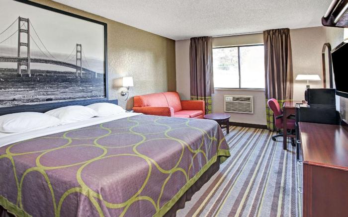 Super 8 By Wyndham Roseville/Detroit Area