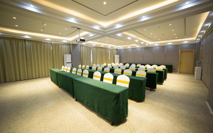 Starway Hotel Zhengzhou Economic Development Zone East Futa Metro Station