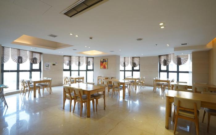 Starway Hotel Yibin Laiyin