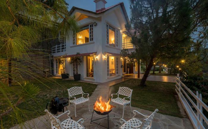 StayVista at Bellevue with Outdoor Jacuzzi