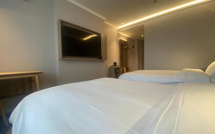 Hanting Hotel Weinan Railway Station