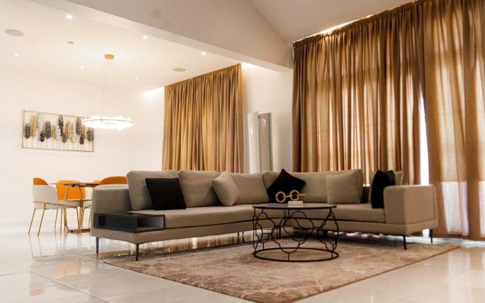 Luxury 2 Bed, apartment with in-house cinema.
