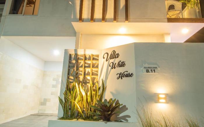 White House Villa Batu . Private Pool. 3 KT. 3 KM 