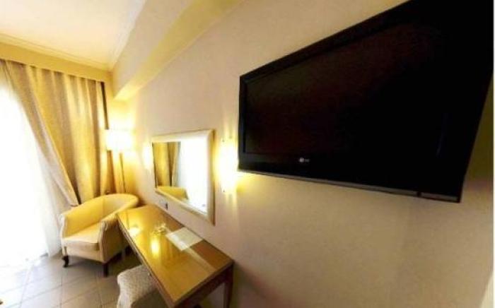 Ionian Plaza Hotel & Spa