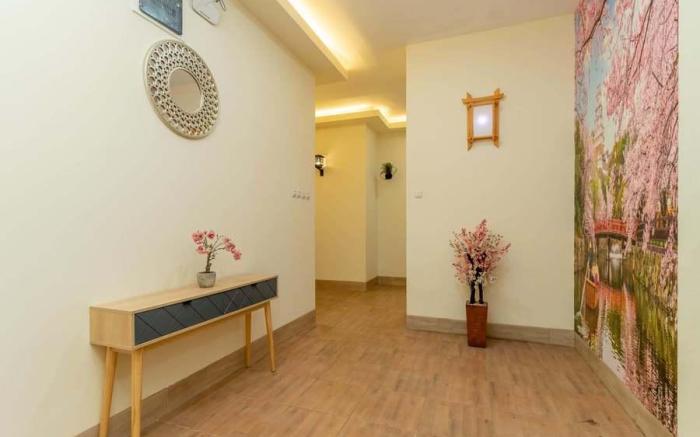 RedDoorz Plus Near RS Royal Taruma Grogol