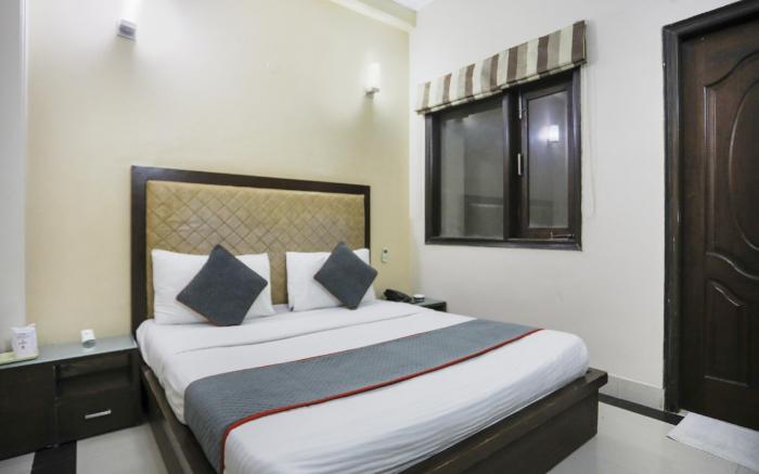 OYO Collection O 81772 Lloyd Residency