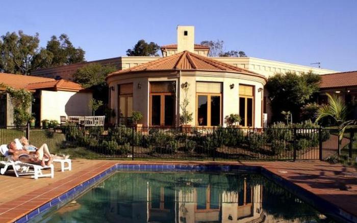 Estate Tuscany, The Mill & Brokenback Bar