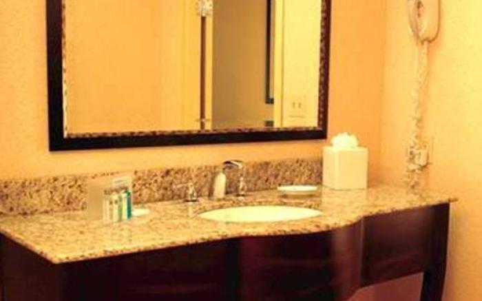 Hampton Inn & Suites Albany At Albany Mall