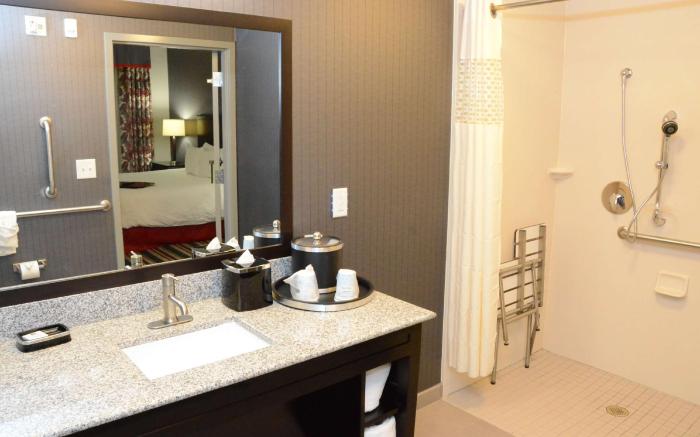 Hampton Inn & Suites Albany At Albany Mall