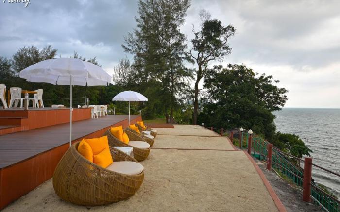Golden Cliff Beach Resort