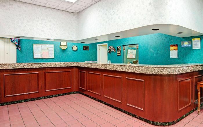 Super 8 by Wyndham Nashville Near Downtown / I-40