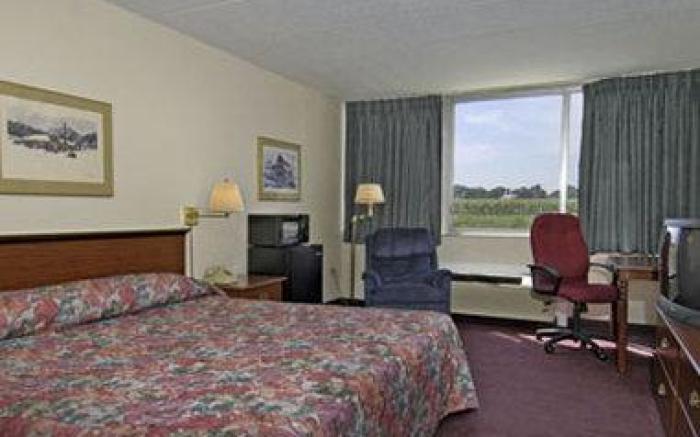 Norwood Inn & Suites Worthington