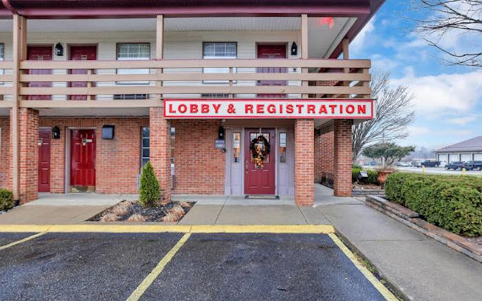 Red Roof Inn Uhrichsville
