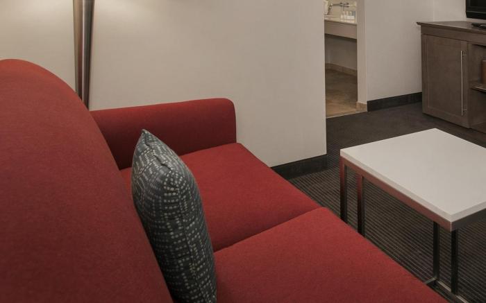 Hampton Inn and Suites Milwaukee Downtown