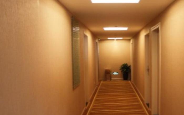 Super 8 Hotel Zhenjiang XueFuLu