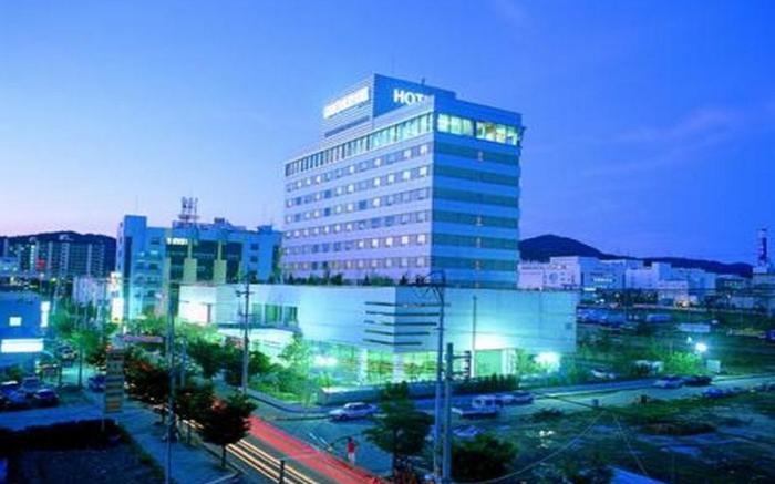 Gumi Century Hotel