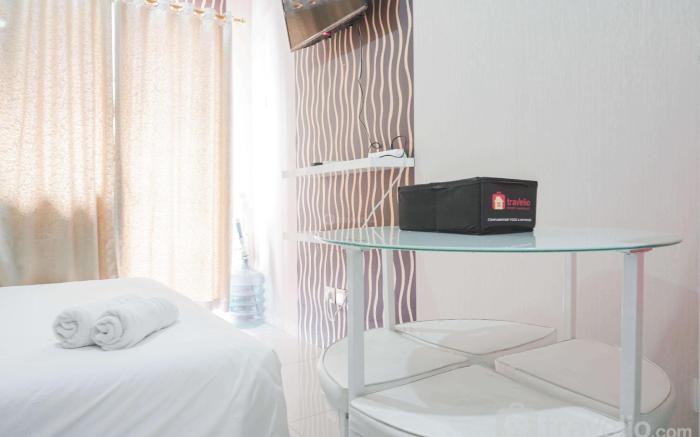 Comfy Studio at Green Pramuka City Apt By Travelio