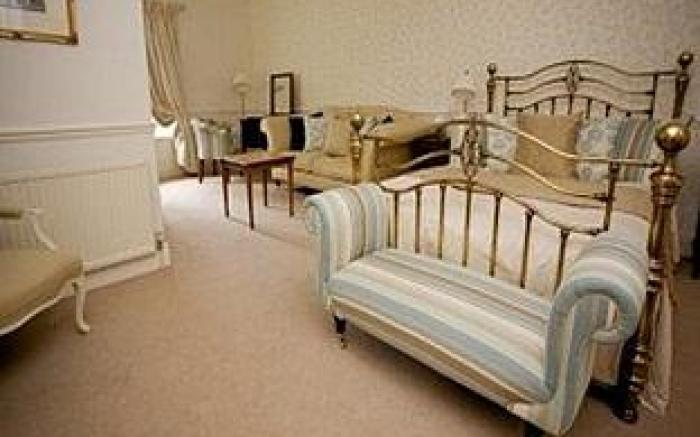 Burythorpe House