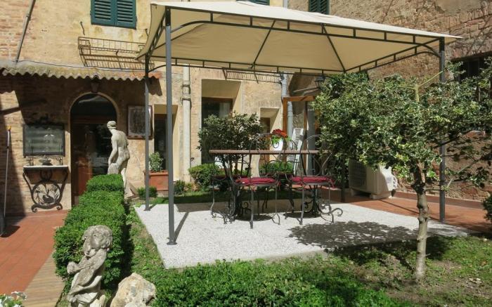 Piazza Paradiso Accomodation