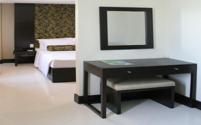 Green Glass Hotel