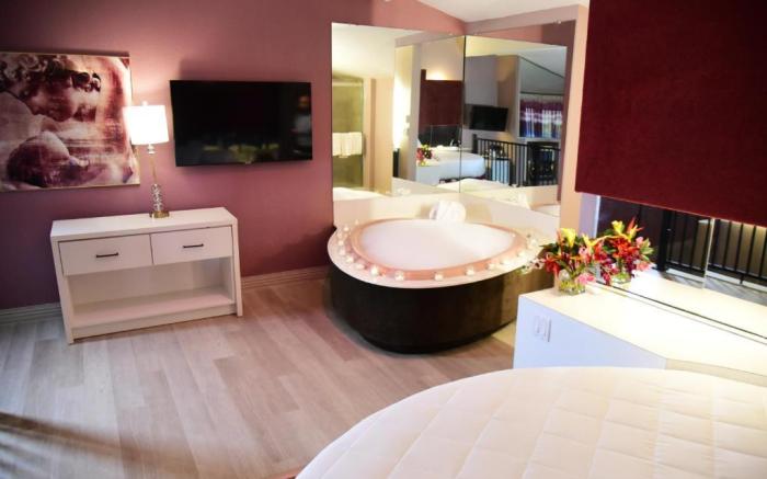 COVE HAVEN RESORT - COUPLES ONLY