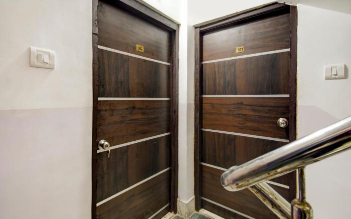 Hotel O Royal Regency Near Acropolis Mall
