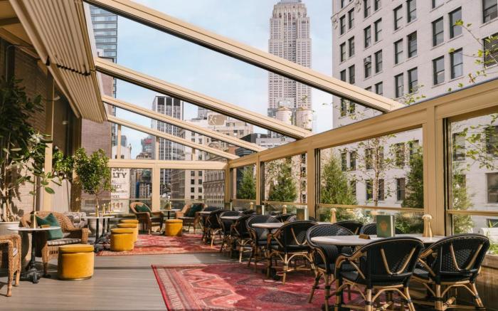 Flatiron Hotel, Sonder