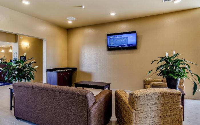 Cobblestone Inn & Suites - Waverly