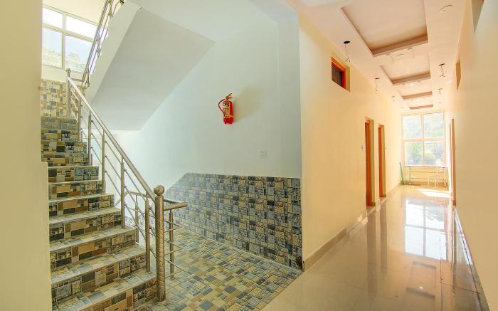 FabHotel Leela Palace
