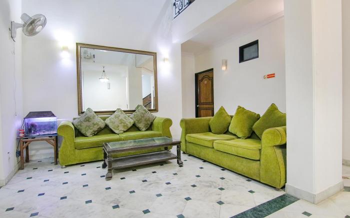 FabHotel Singh Suite