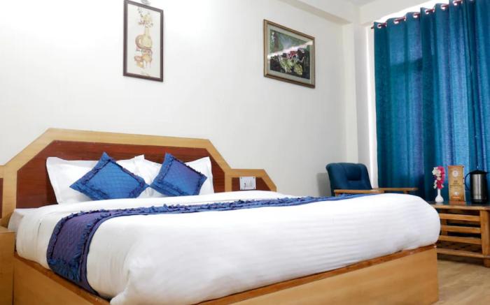 Goroomgo New Ambika Mall Road Manali