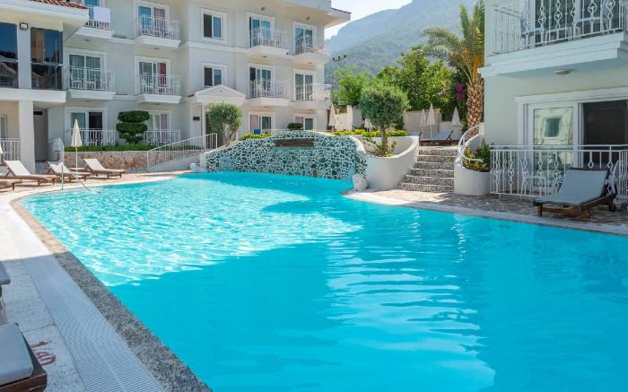 Montebello Deluxe Hotel