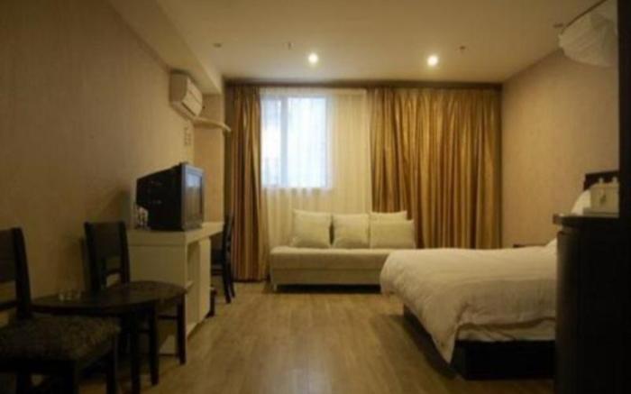 Weiting Century Hotel (Shanghai Railway Station South Square)