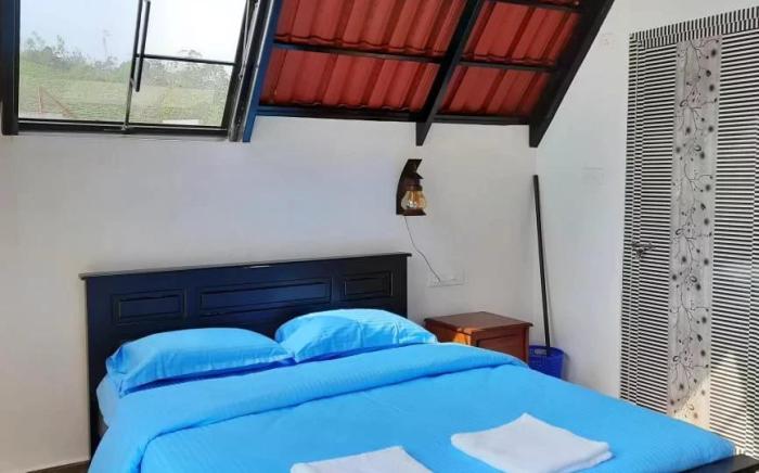 Farmstay in ചില്ലുകൂടാരം at Les Domki et al.