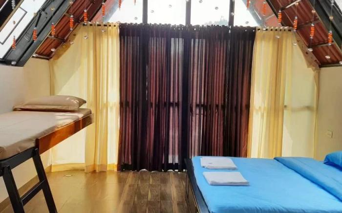 Farmstay in ചില്ലുകൂടാരം at Les Domki et al.