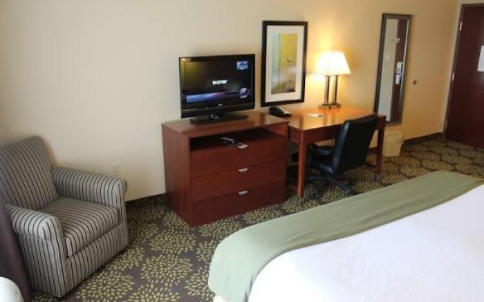 Holiday Inn Express Hotel & Suites Starkville By IHG