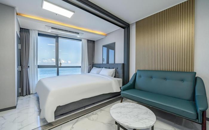 Songjeong Blue Castle Hotel