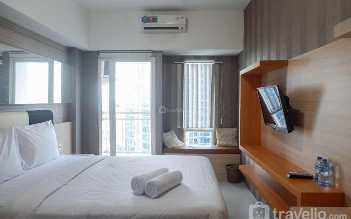 Cozy Studio Apt at Orchard Supermall By Travelio