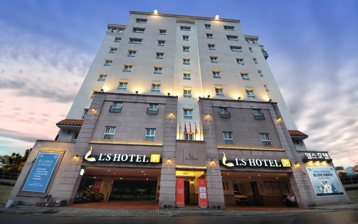 LS Tourist Hotel