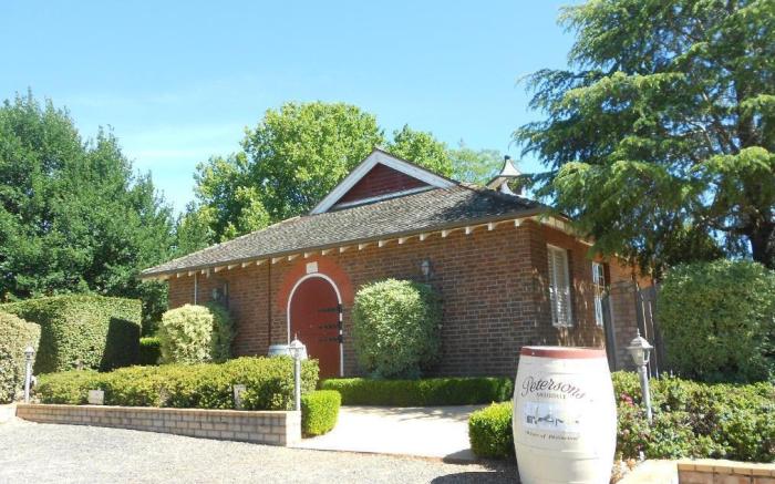 Petersons Armidale Winery & Guesthouse