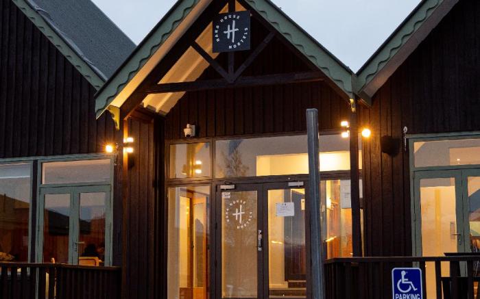 Haka House Wanaka (ex purple cow) 