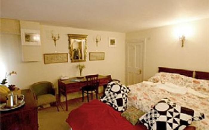 Cristabol Place Hotel & Apartments