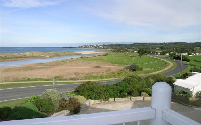 A Great Ocean View Motel