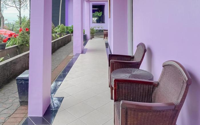 RedDoorz Plus near Istana Cipanas Cianjur