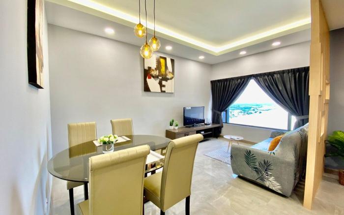 MWHolidayB2430 {Elegant} Suites with Super SeaView