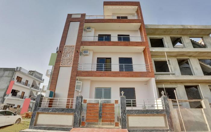 Collection O Raksha Inn Near PVR Ansal Plaza Greater Noida