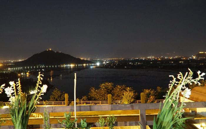 Taj Dal View, Srinagar
