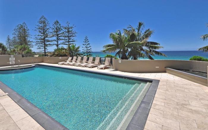 Clubb Coolum Beach Resort